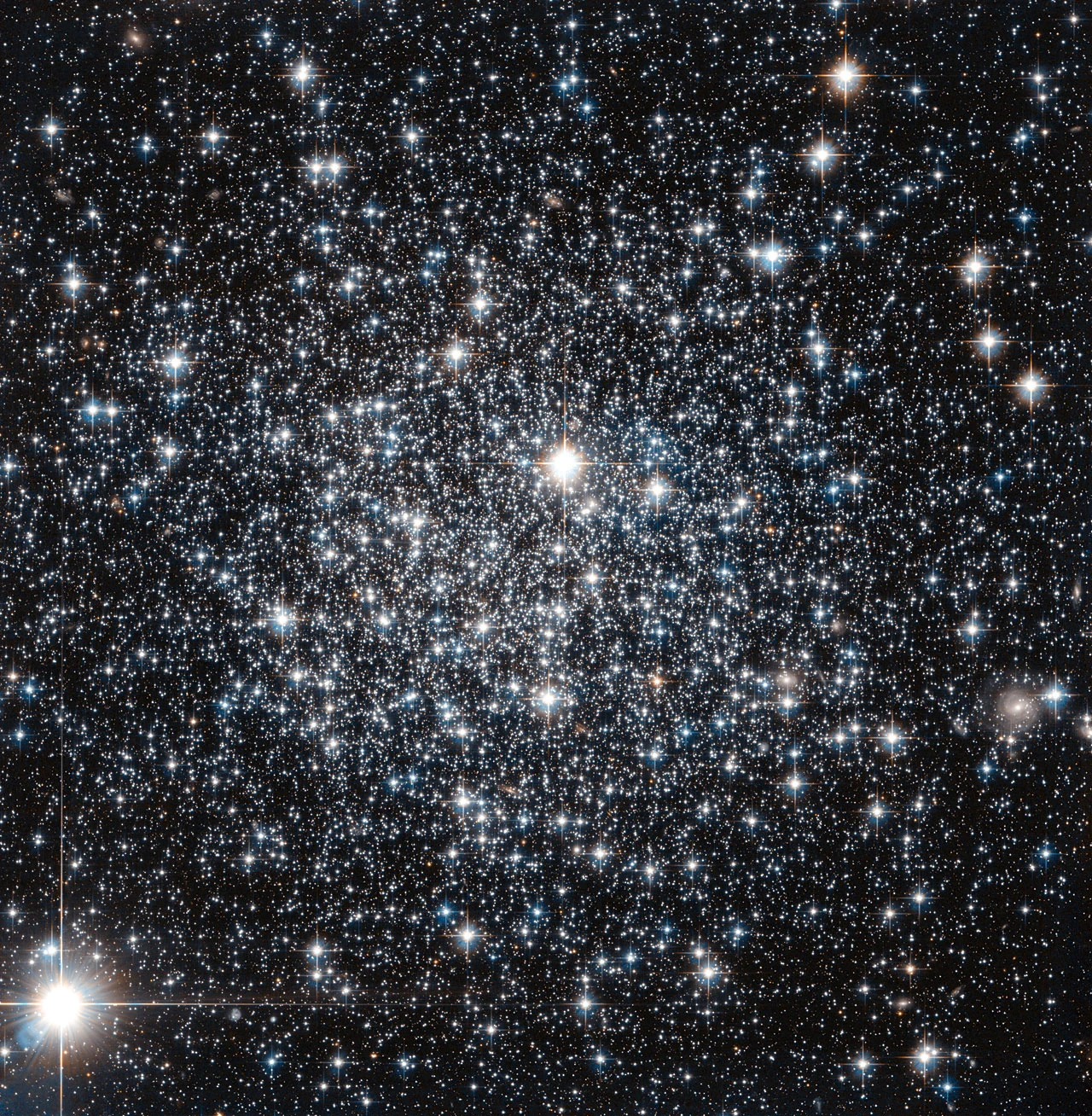 Hubble image of globular cluster IC 4499 — thousands of resolved stars against deep space