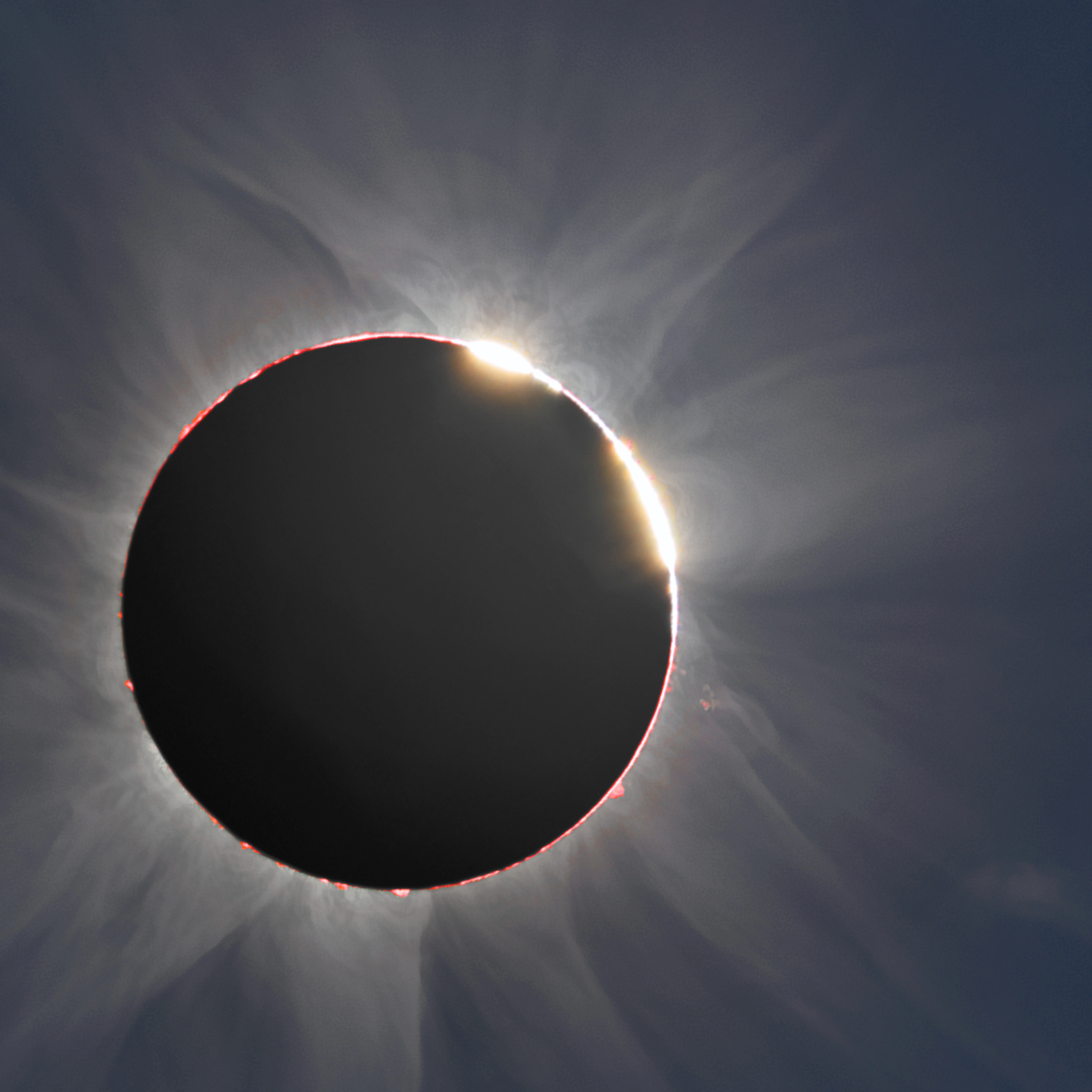 The double-diamond-ring effect seen during the hybrid solar eclipse of 3 November 2013 (eso1822f)